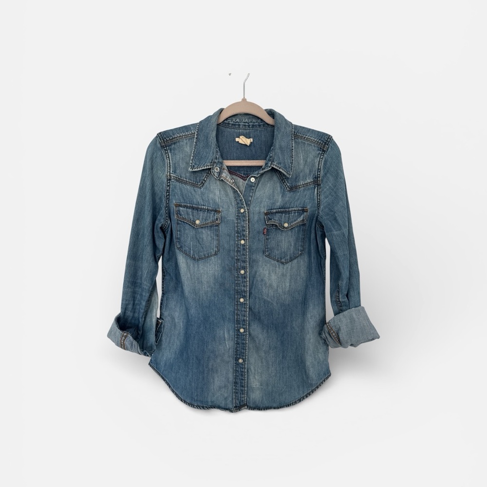 Levi’s Button-Up Shirt